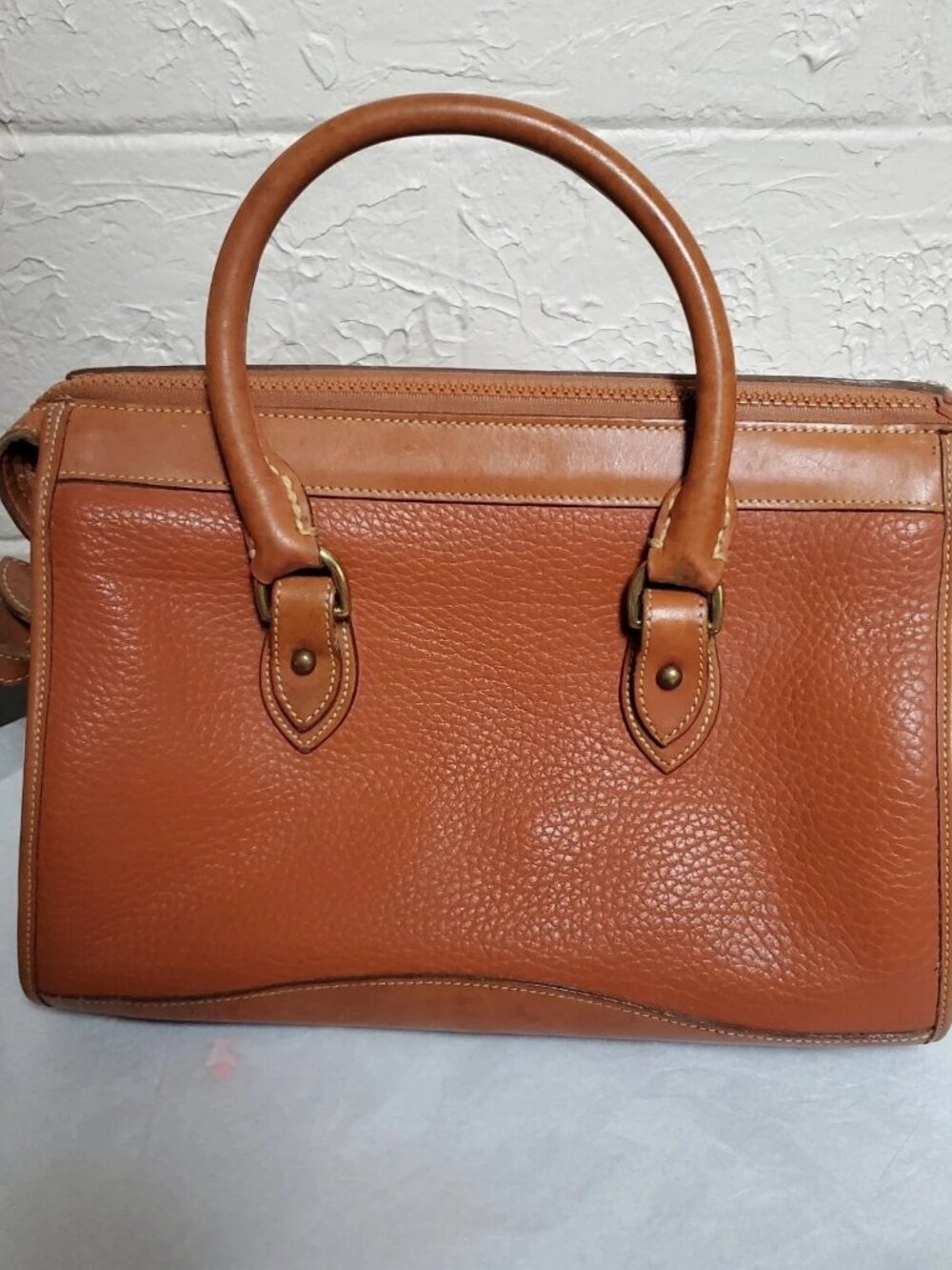Dooney And Bourke Pebbled Leather Peanut Color Crossbody Handbag - Picture 3 of 10
